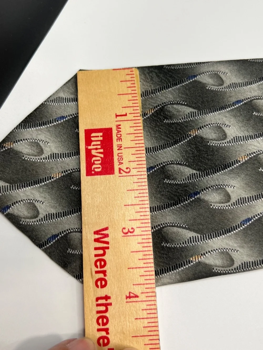 Pierre Cardin Mens Silk Blue Cream Gray Tan Tie. Geometric Pattern. 4 inch width